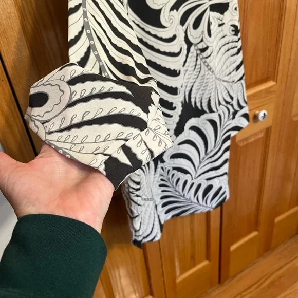 Grey and ivory leaf print dress from H&M. Size 14 Long sleeves round nec… - Picture 6 of 6